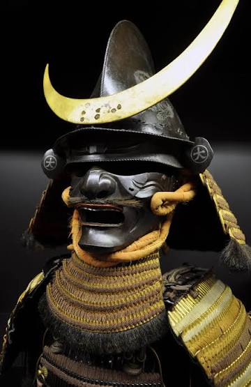 Kabuto tradicional japonês associado às escolas marciais dos samurai